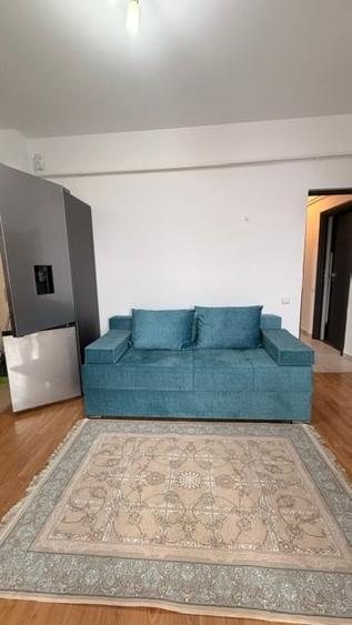 Apartament cu 3 camere semidecomandat în Moșilor