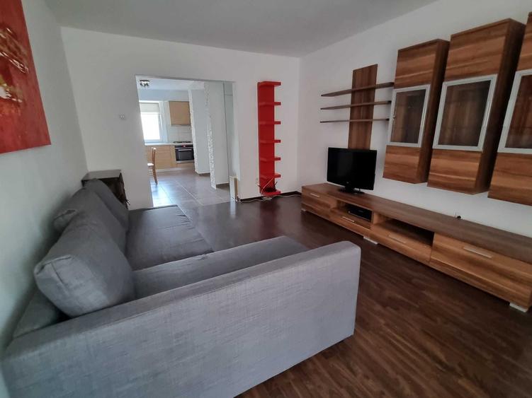 Apartament cu 3 camere decomandat în Tudor