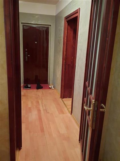 Apartament cu 3 camere semidecomandat, mobilat în Central