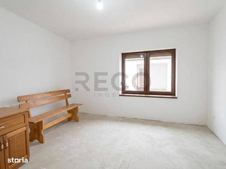 Casă cu 4 camere în Tărian