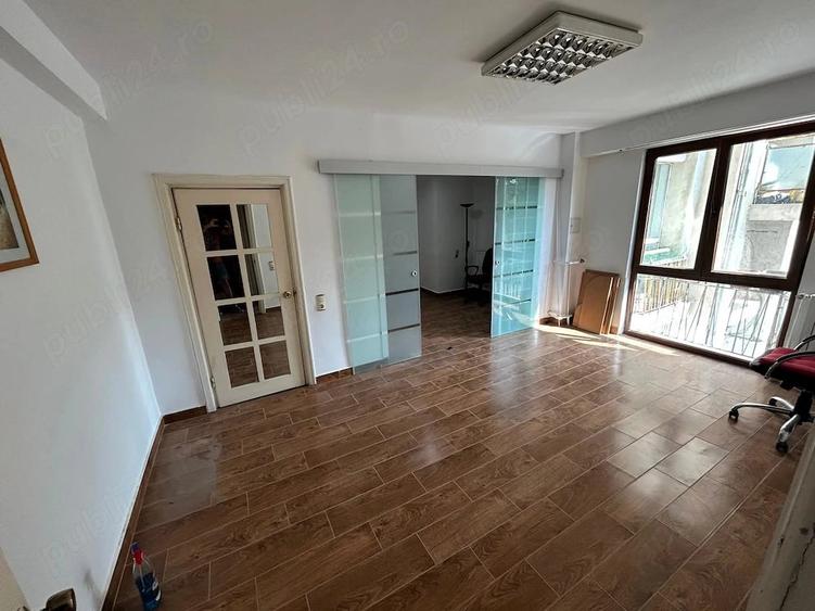 Apartament cu 3 camere semidecomandat în Ultracentral