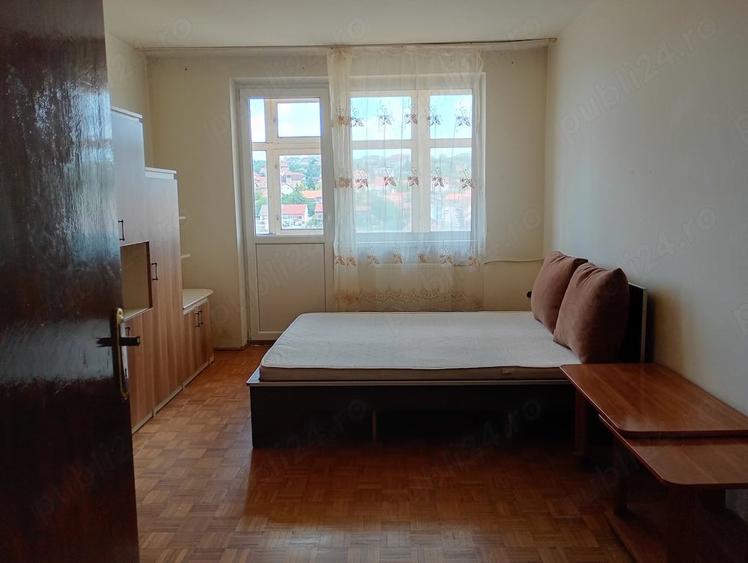 Garsonieră decomandată în Decebal