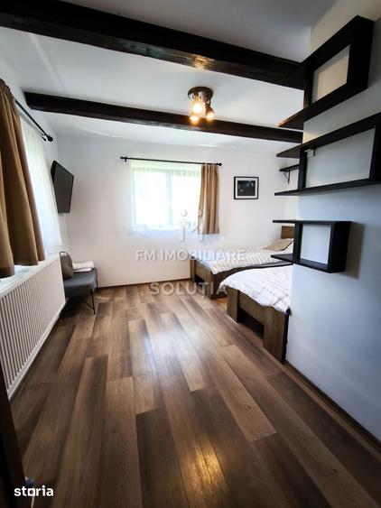 Casă cu 5 camere decomandat cu Teren 3570 Mp în Desești