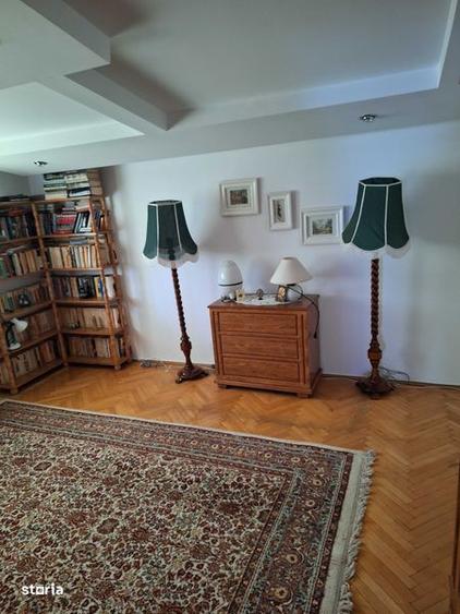 Casă cu 4 camere cu Teren 580 Mp în Central