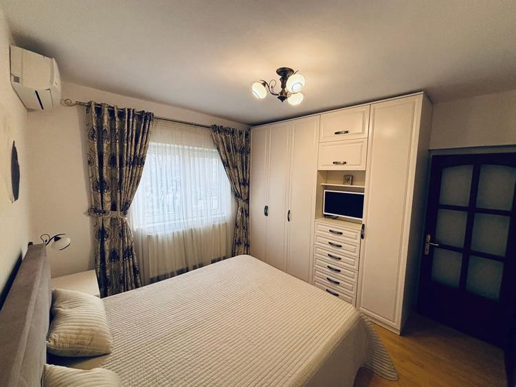 Apartament cu 4 camere decomandat, mobilat în Central