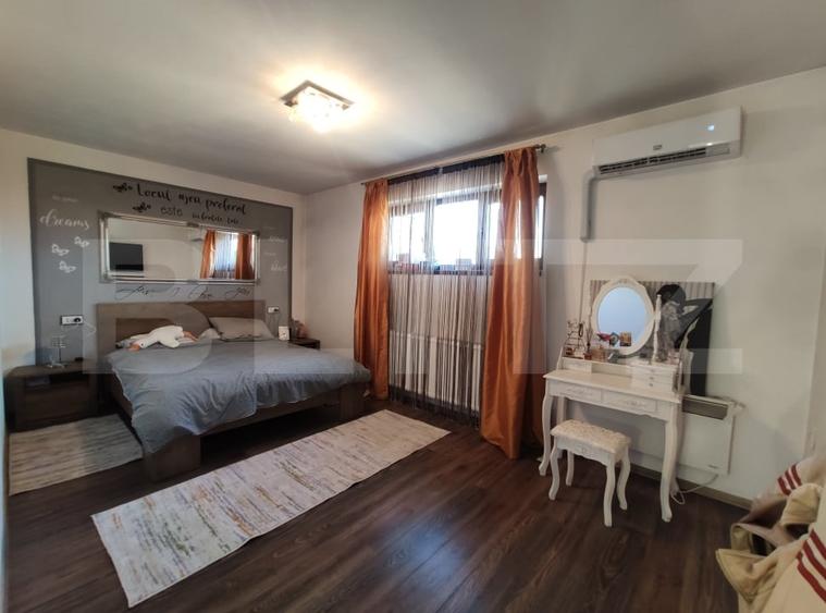Casă individuală cu 7 camere cu Canalizare în Dorolț