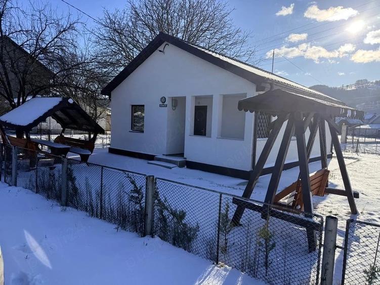 Casă cu Teren 300 Mp în Bucșoaia