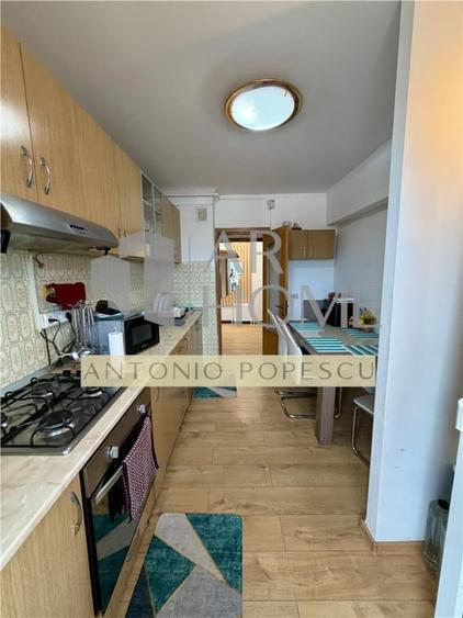 Apartament cu 4 camere decomandat în Republicii
