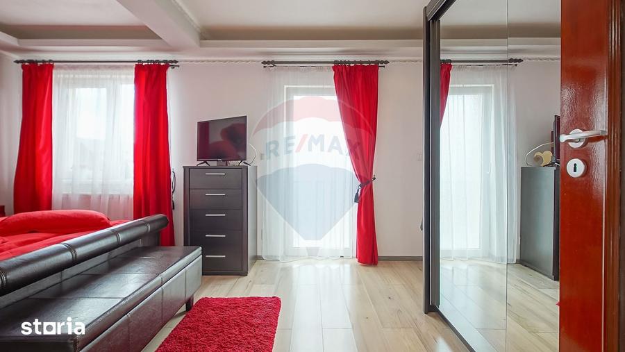 Casă cu 9 camere cu Teren 377 Mp în Central