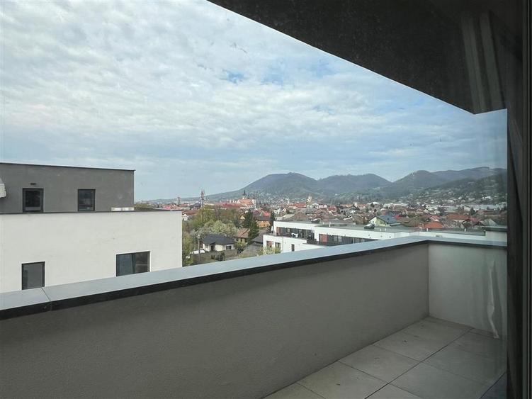 Penthouse cu 3 camere semidecomandat în Orașul Vechi