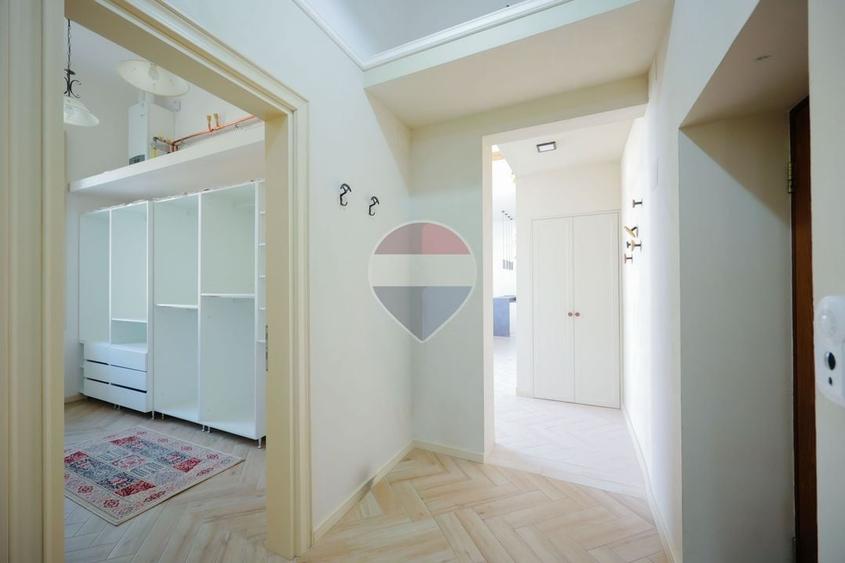 Apartament cu 4 camere semidecomandat, mobilat în Ultracentral