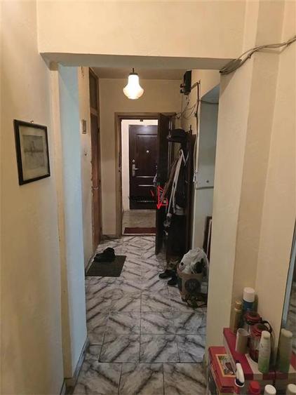 Apartament cu 3 camere decomandat în Teiul Doamnei