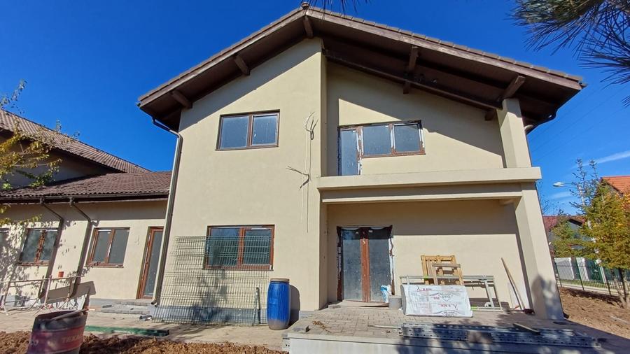 Duplex cu 4 camere cu Canalizare în Corbeanca