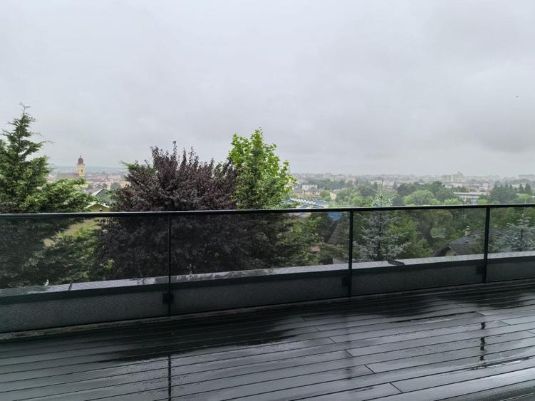 Apartament cu 3 camere decomandat, mobilat în Valea Roșie