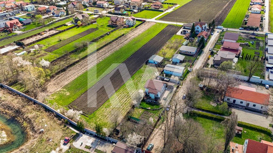 Teren Construcții intravilan de 1313 mp, în Stupini