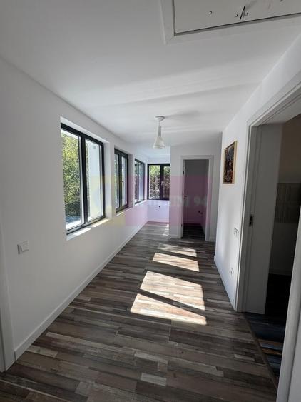 Casă cu 6 camere în Central