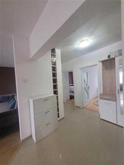 Apartament cu 3 camere decomandat, mobilat în Faleza Nord