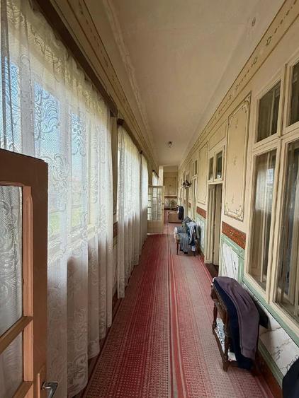 Casă cu 6 camere cu Teren 1658 Mp în Central
