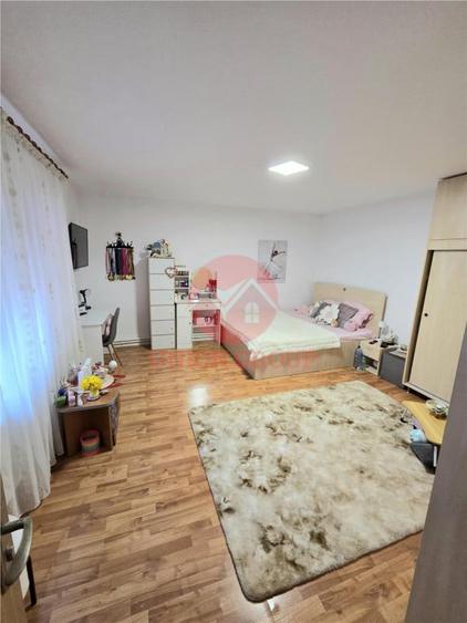 Casă cu 5 camere cu Teren 593 Mp în Central