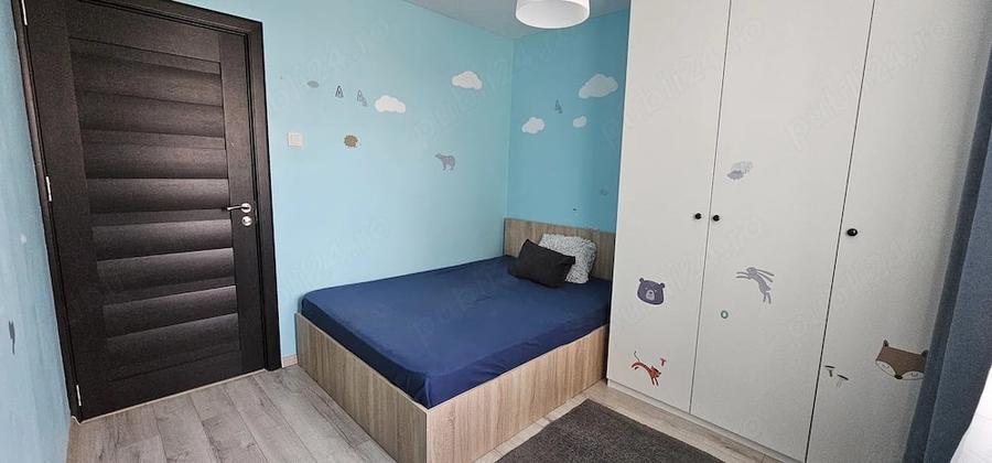 Apartament cu 3 camere decomandat în Titan