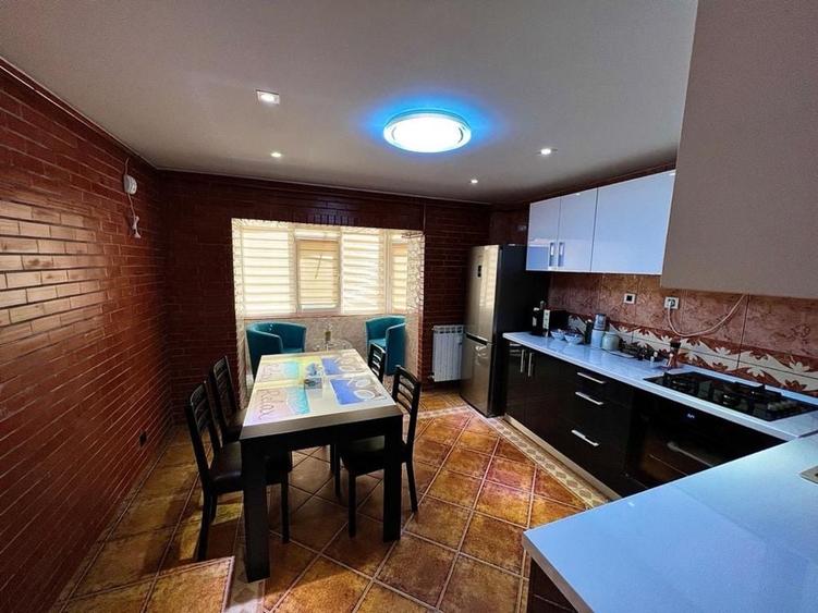 Apartament cu 3 camere decomandat în Exterior Vest