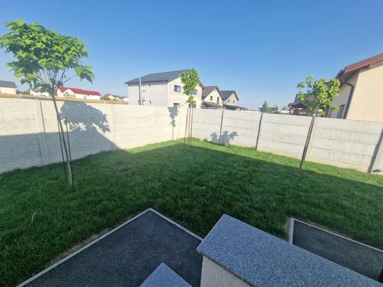 Casă individuală cu 4 camere cu Canalizare în Domnești