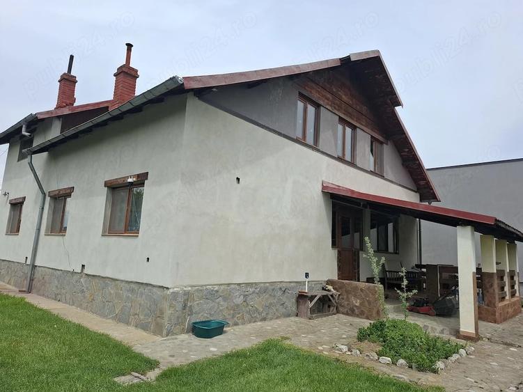 Casă cu 2 camere cu Teren 2400 Mp în Dragomirești
