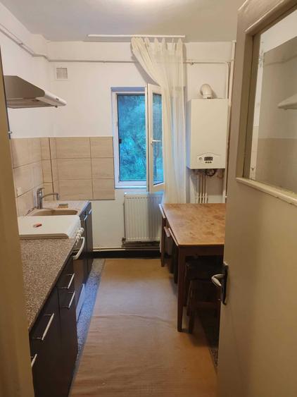 Apartament cu 2 camere semidecomandat în Podu Roș