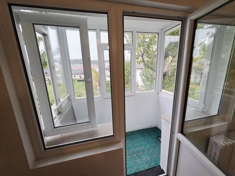 Apartament cu 3 camere semidecomandat în Alexandru cel Bun