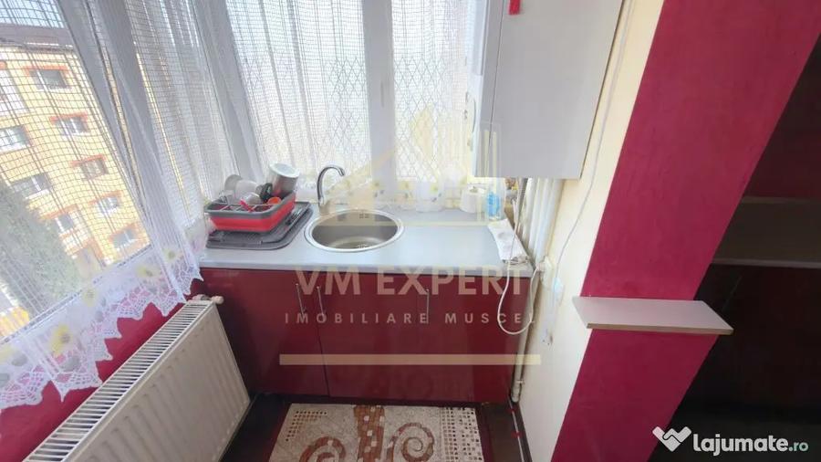 Apartament cu 3 camere decomandat în Sud