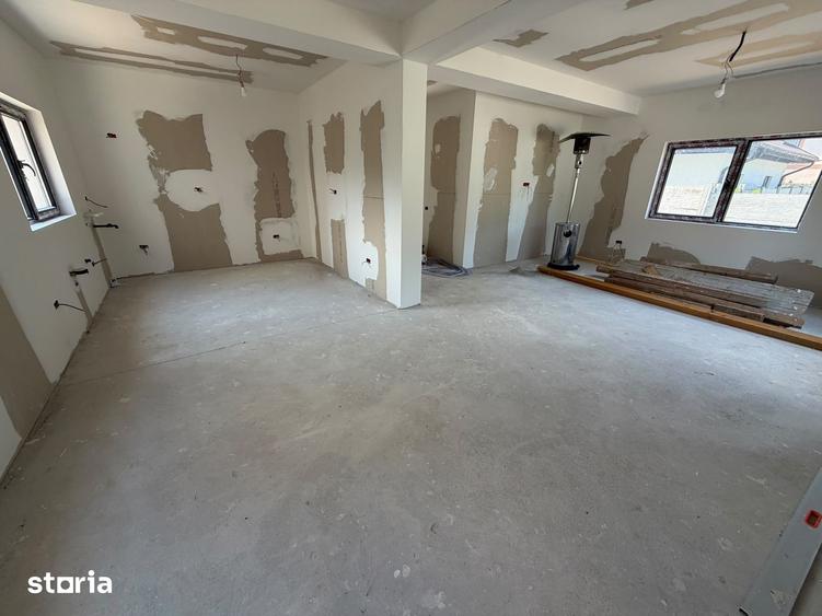 Casă cu 5 camere cu Teren 420 Mp în Glina