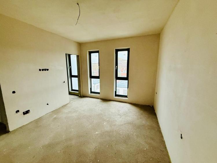 Duplex cu 5 camere cu Canalizare în Florești
