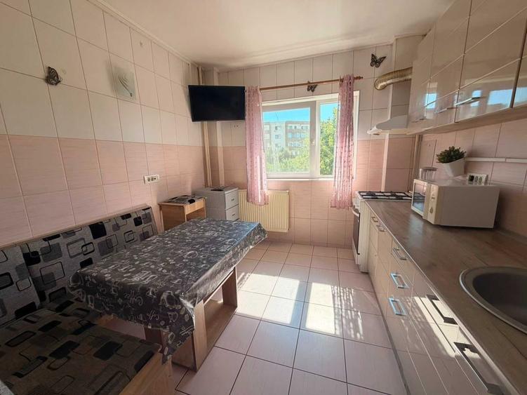 Apartament cu 2 camere semidecomandat în Exterior Vest