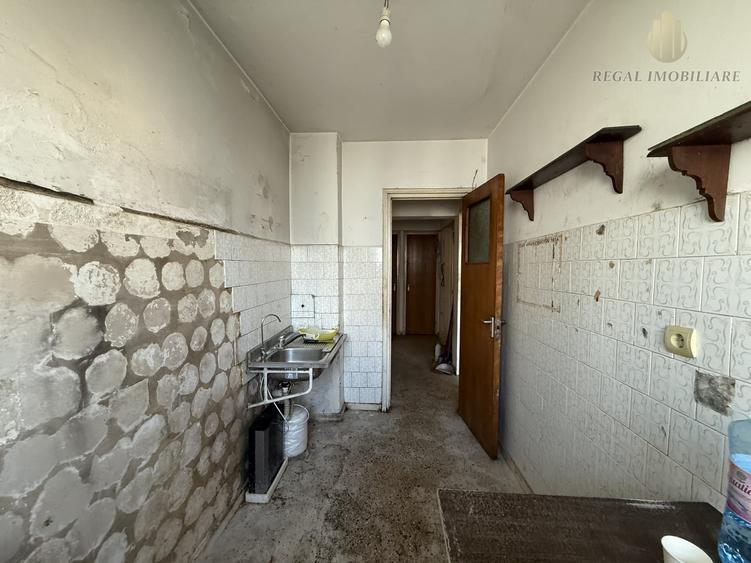 Apartament cu 3 camere decomandat în Drumul Taberei