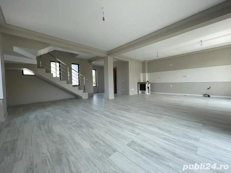 Casă cu 4 camere cu Teren 350 Mp în Vișan