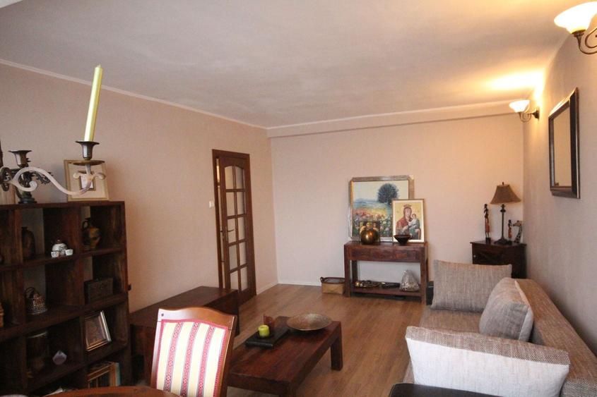 Apartament cu 3 camere decomandat, mobilat în Circumvalațiunii