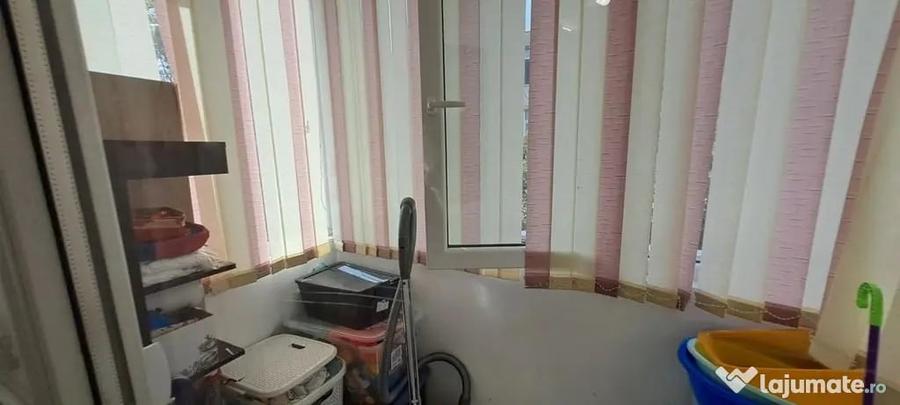Apartament cu 3 camere semidecomandat în Tătărași