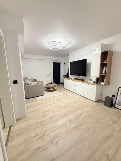 Apartament cu 3 camere decomandat în Florești