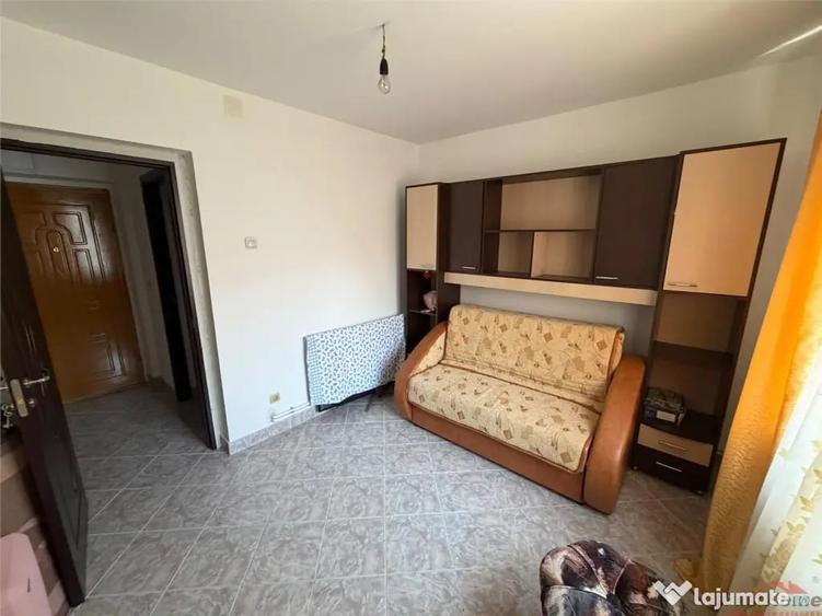 Apartament cu 3 camere decomandat în Sud