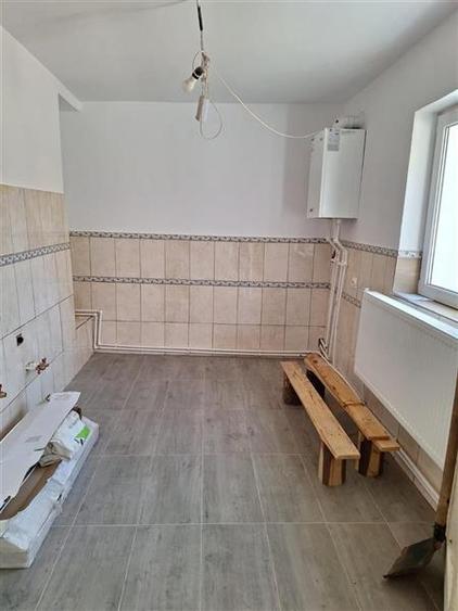 Casă individuală cu 6 camere cu Canalizare în Exterior Est