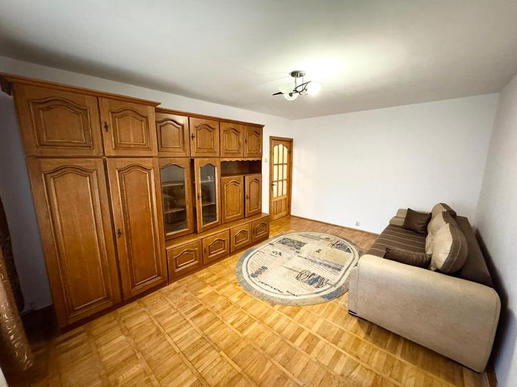 Apartament cu 2 camere decomandat în Nicolina