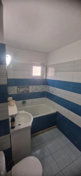 Apartament cu 3 camere decomandat în Est