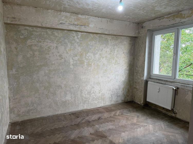 Apartament cu 3 camere semidecomandat în Domenii