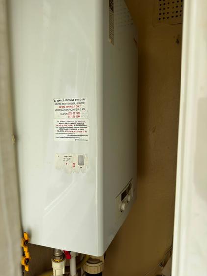 Apartament cu 3 camere decomandat în Podul de Fier