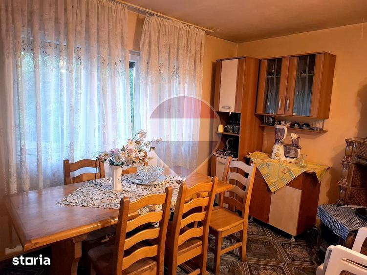 Casă cu 7 camere cu Teren 826 Mp în Provița de Sus