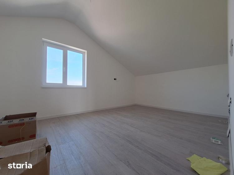 Casă cu 5 camere cu Teren 250 Mp în Ghiroda