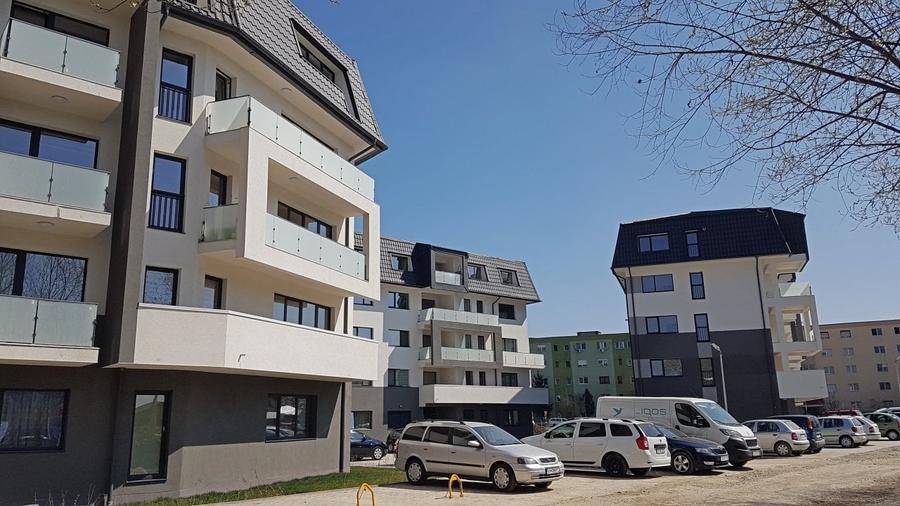 Apartament cu 3 camere decomandat în 13 Decembrie