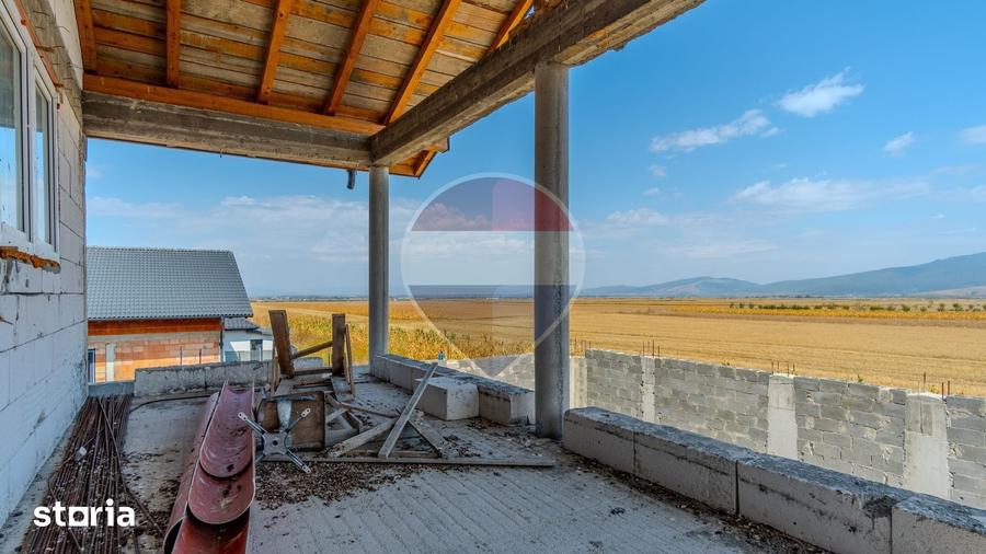 Casă cu Teren 929 Mp în Tărlungeni