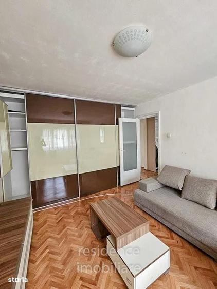 Apartament cu 3 camere decomandat în Între Lacuri