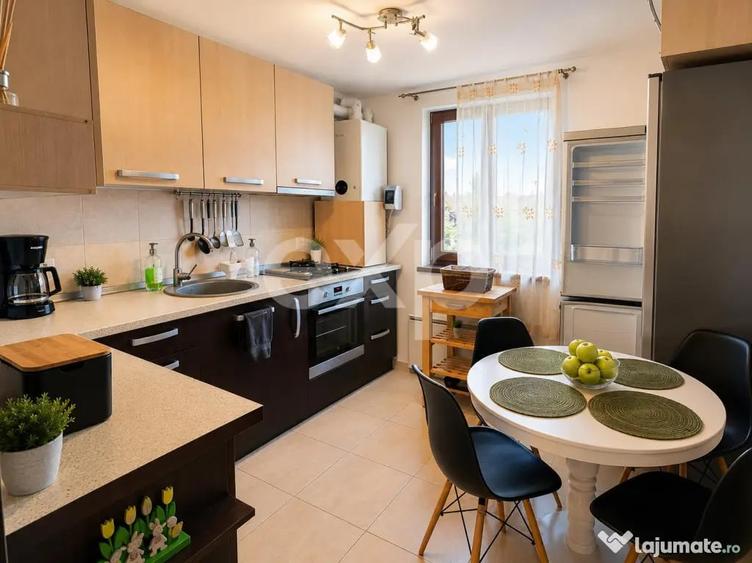 Apartament cu 3 camere decomandat în Tractorul